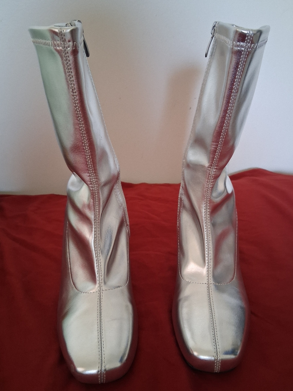 Dream Pairs Silver Metallic Go Go Boots. Sz 8